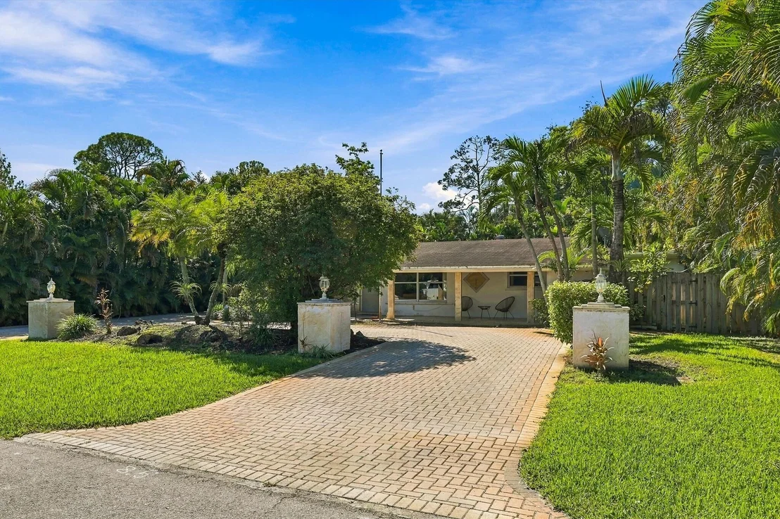 Photo of 5660 Lee Drive