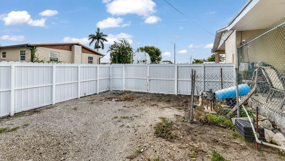 Photo of 1048 WHITAKER Road