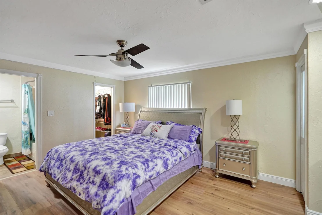 Photo of 802 NW 69th Terrace