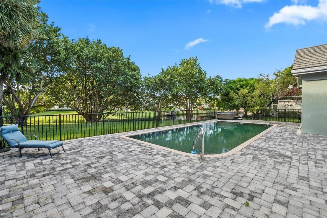 Photo of 2640 Devon Court Court