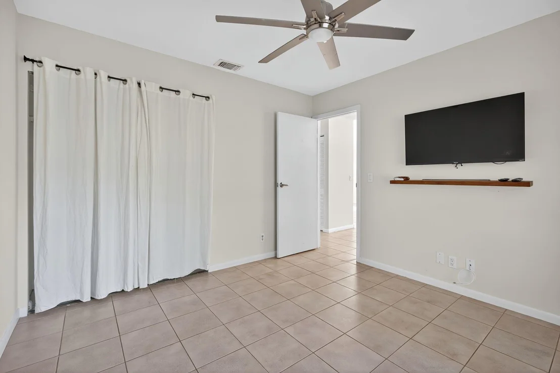 Photo of 130 Lakeside Circle