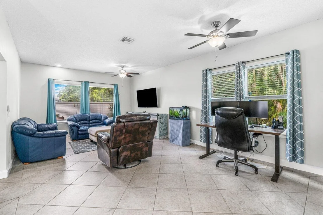 Photo of 1071 Fairfax Circle W