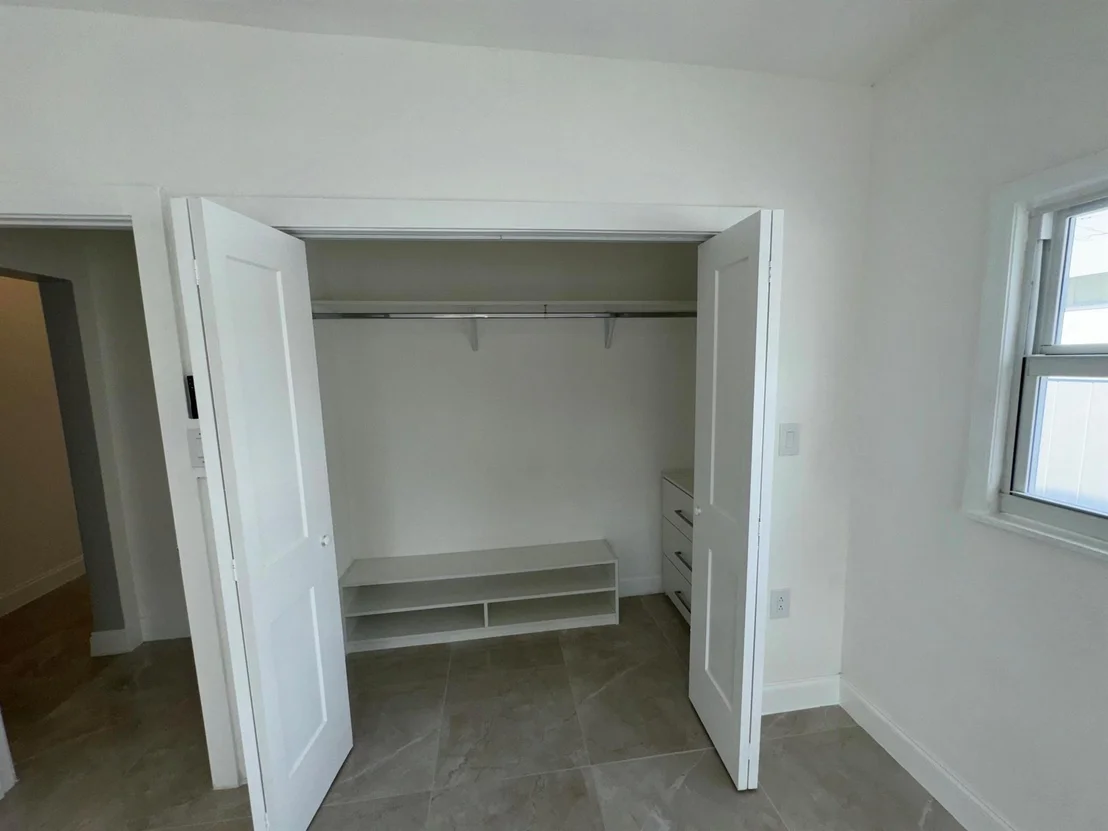 Photo of 418 Colonial Road