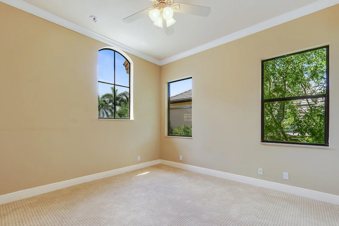 Photo of 10775 Versailles Boulevard