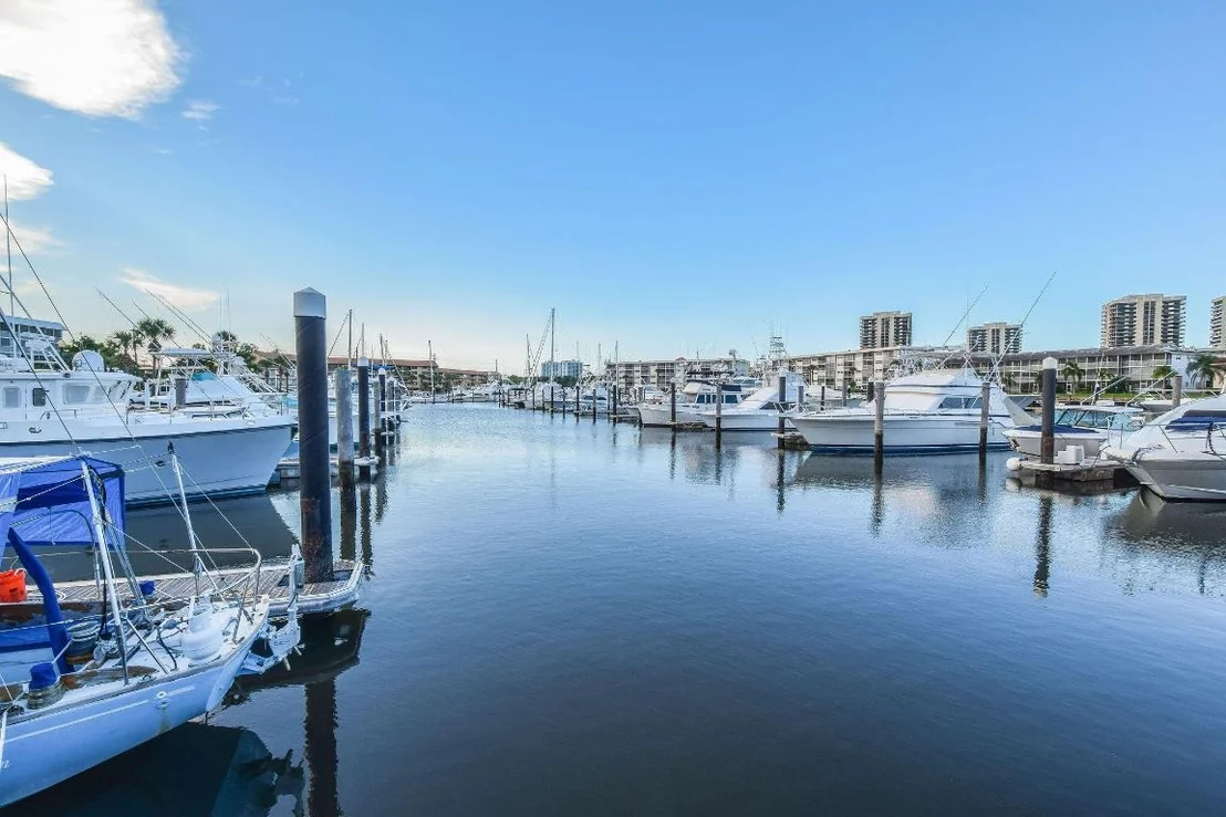 Photo of 700 Lakeside Circle