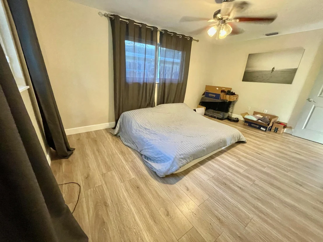 Photo of 103 E Riverside Drive