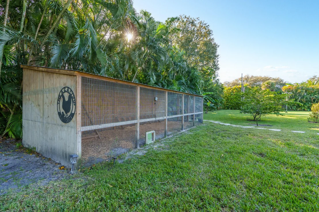 Photo of 7647 Lawrence Road