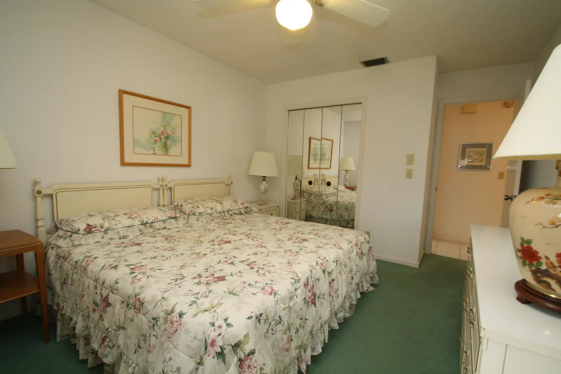 Photo of Unit F at 2 Ridgepointe Drive
