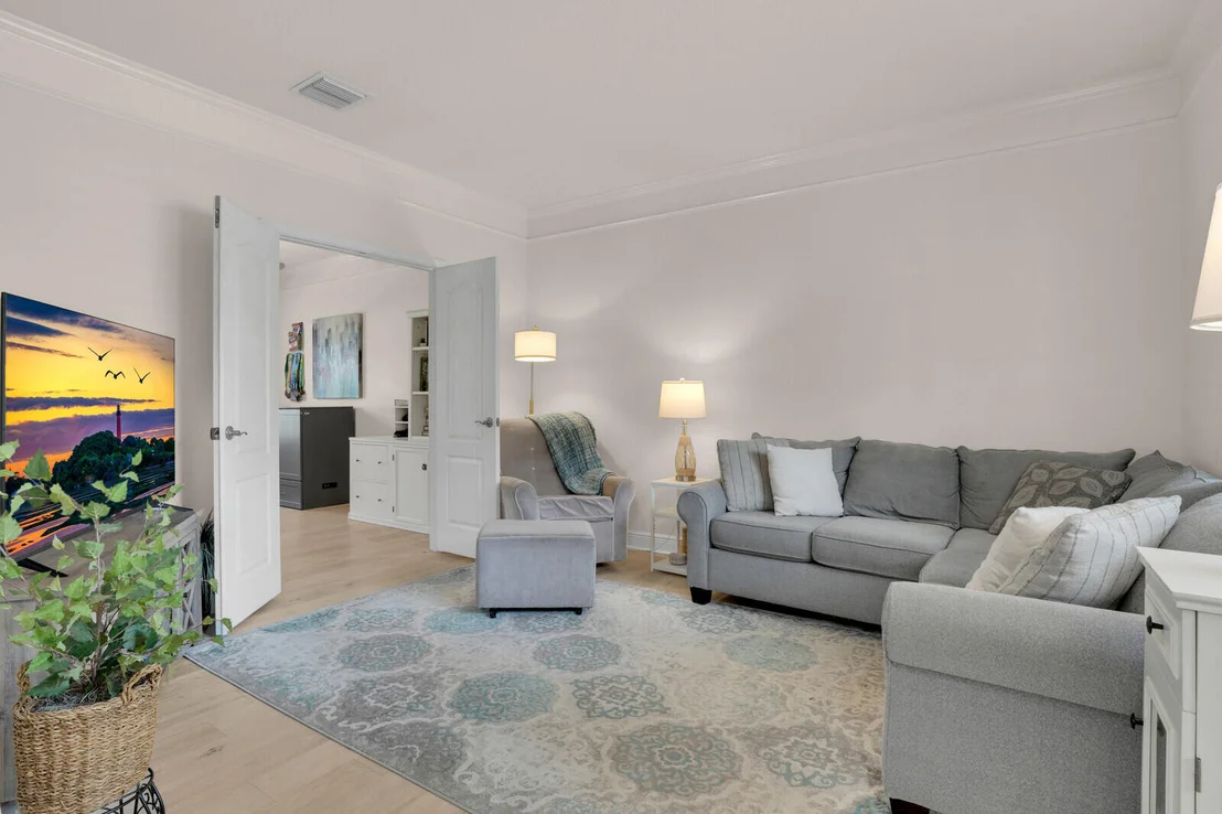 Photo of 471 Oriole Point