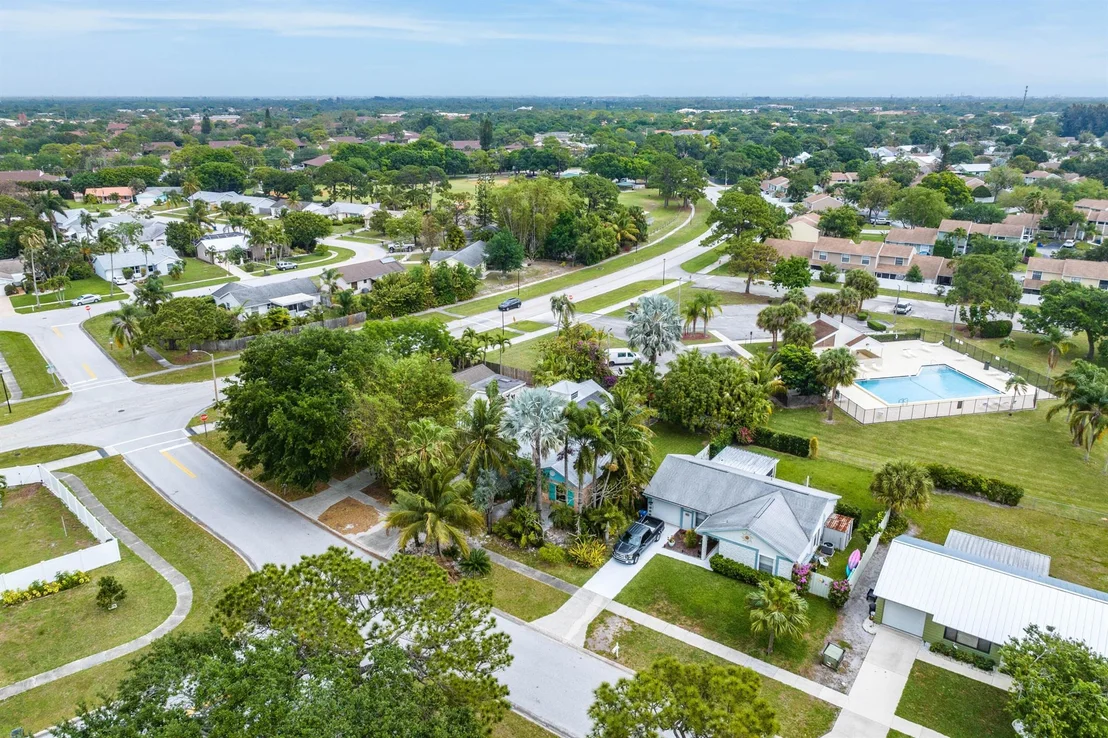 Photo of 165 Lakeside Drive