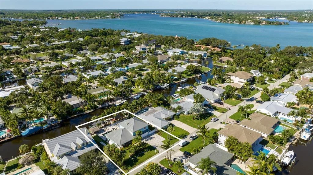Photo of 916 Dolphin Drive
