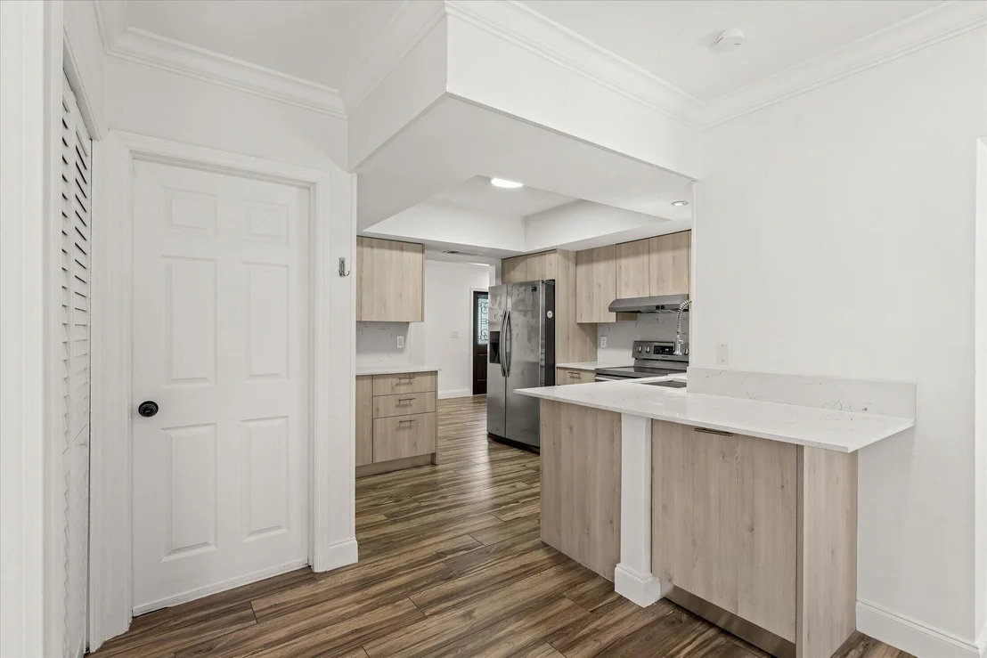 Photo of 884 NW 6th Drive
