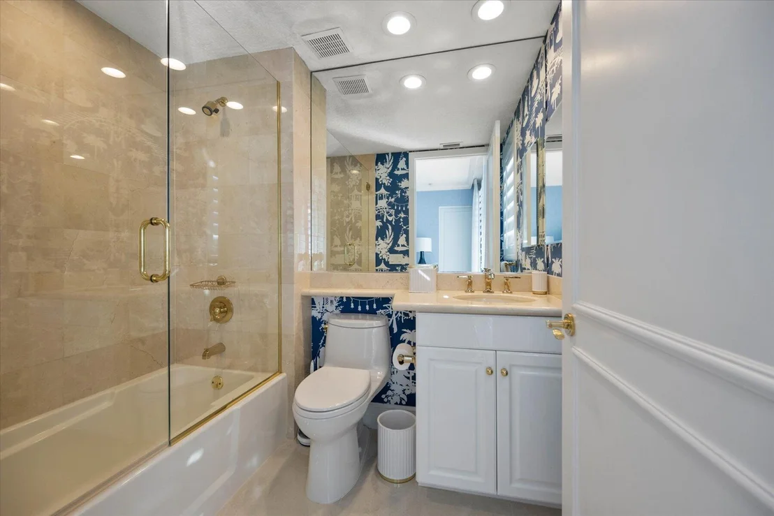 Photo of Unit PHO at 425 Beach Road