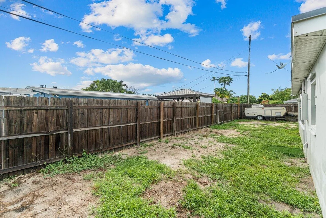 Photo of 1446 Hillcrest Drive
