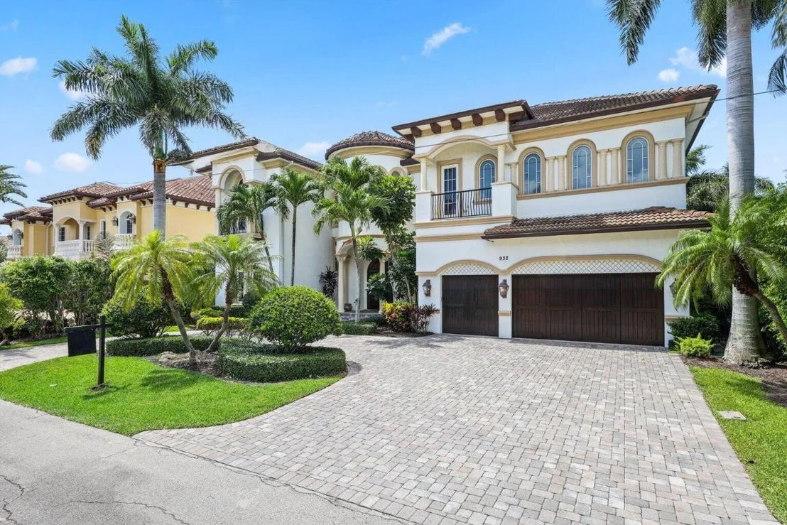 Photo of 932 Banyan Drive