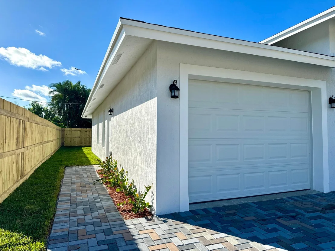 Photo of 4916 Biscayne Drive