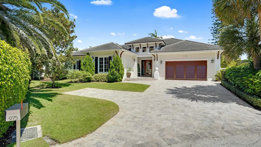 Photo of 975 Banyan Drive
