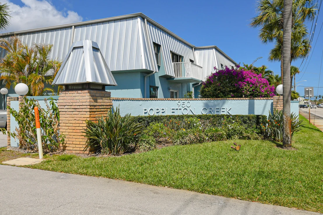 Photo of Unit 905 at 950 S Kanner Highway
