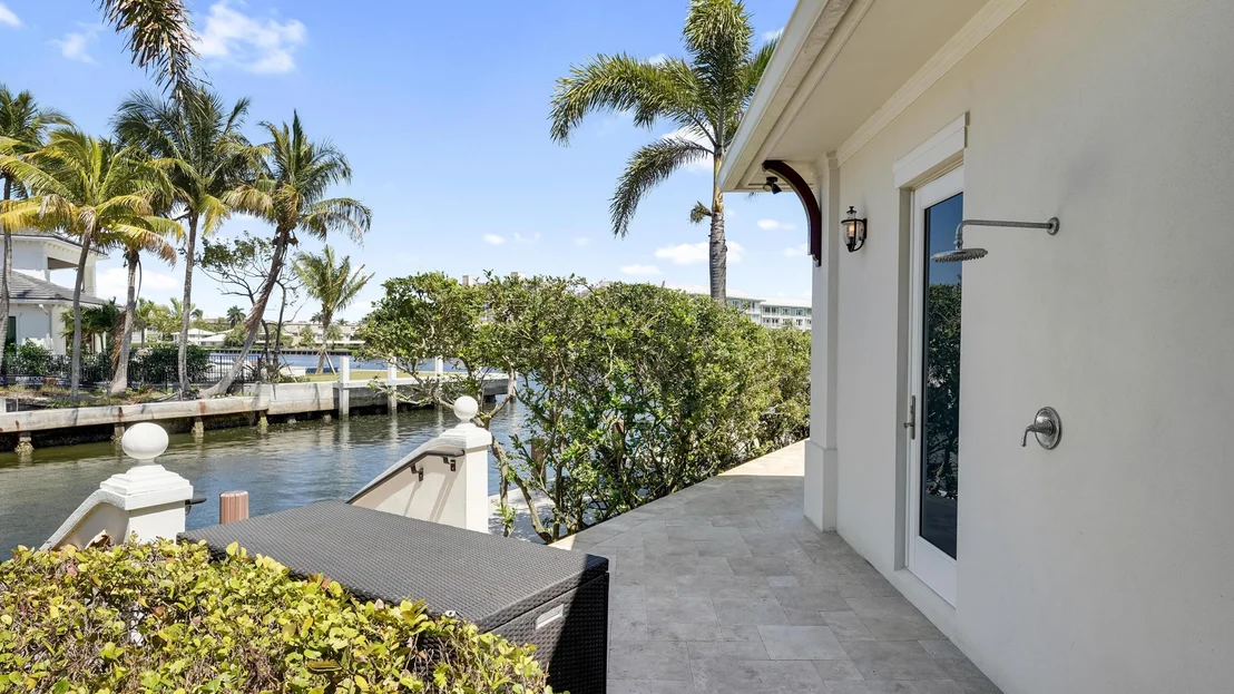 Photo of 975 Banyan Drive