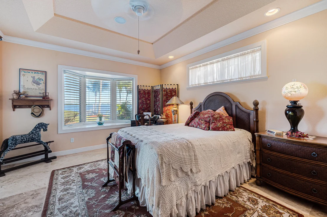 Photo of 9560 Riverside Drive