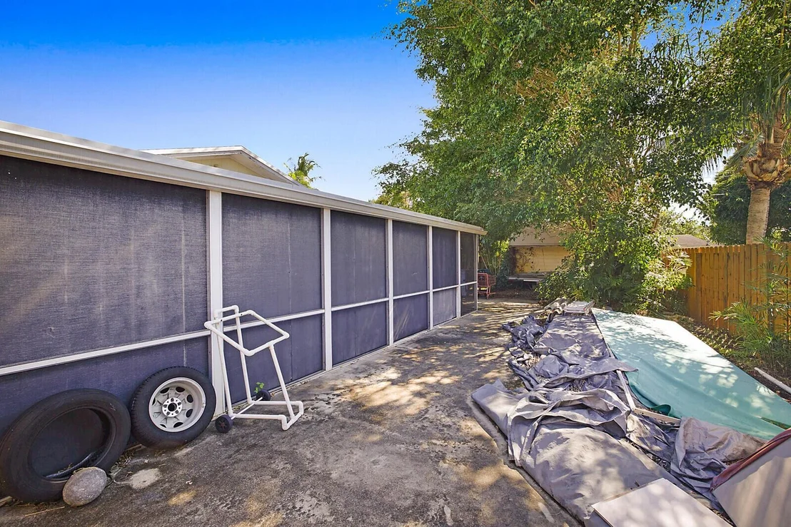 Photo of 391 W Riverside Drive