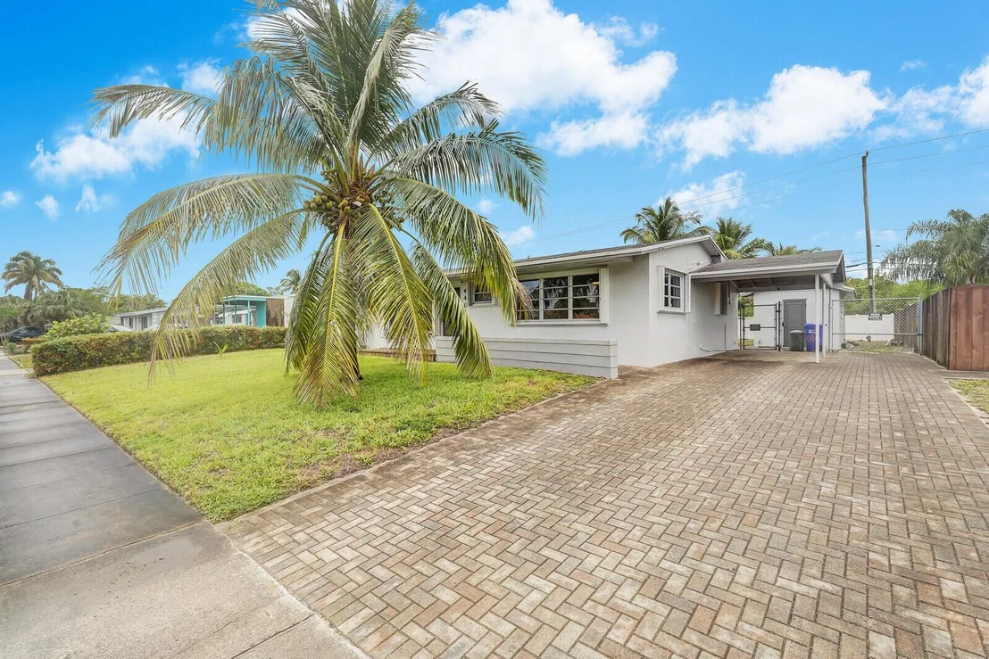 Photo of 640 NE 23 Court