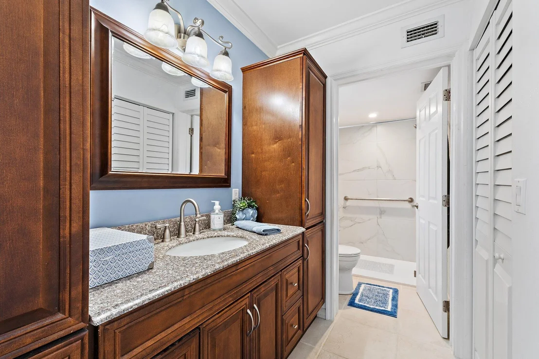 Photo of Unit F at 401 Pinecrest Circle