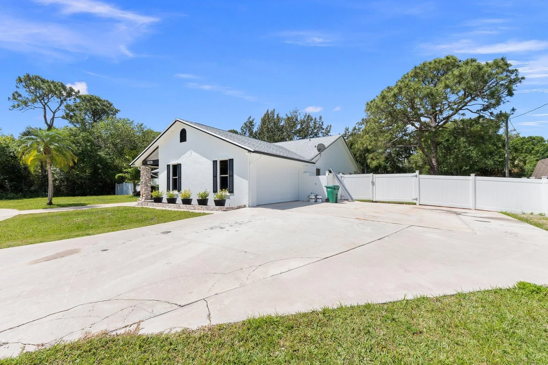 Photo of 5115 Silver Oak Drive