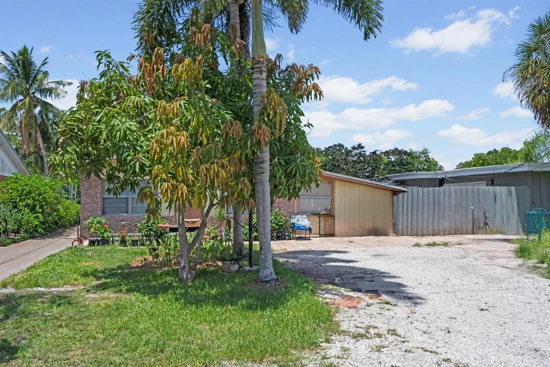 Photo of 3044 SE Camino Avenue
