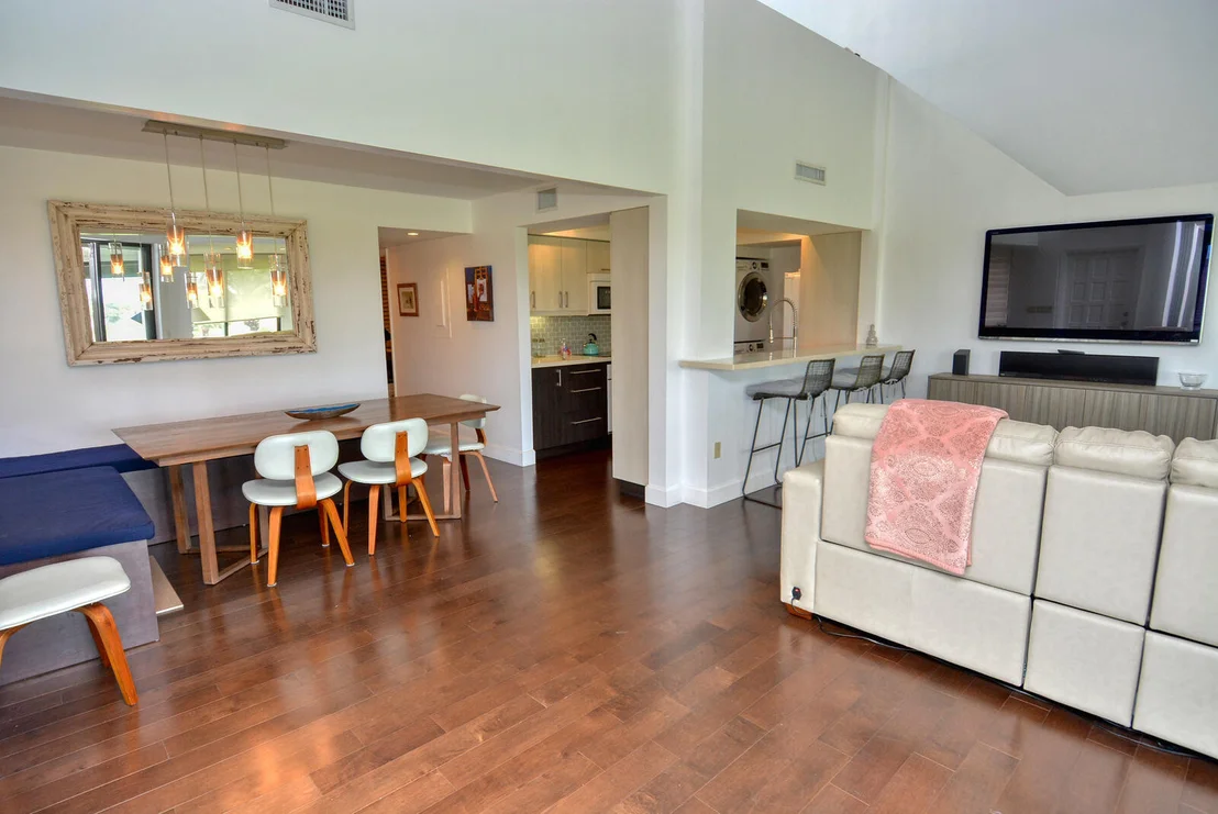 Photo of 318 NE Golfview Circle