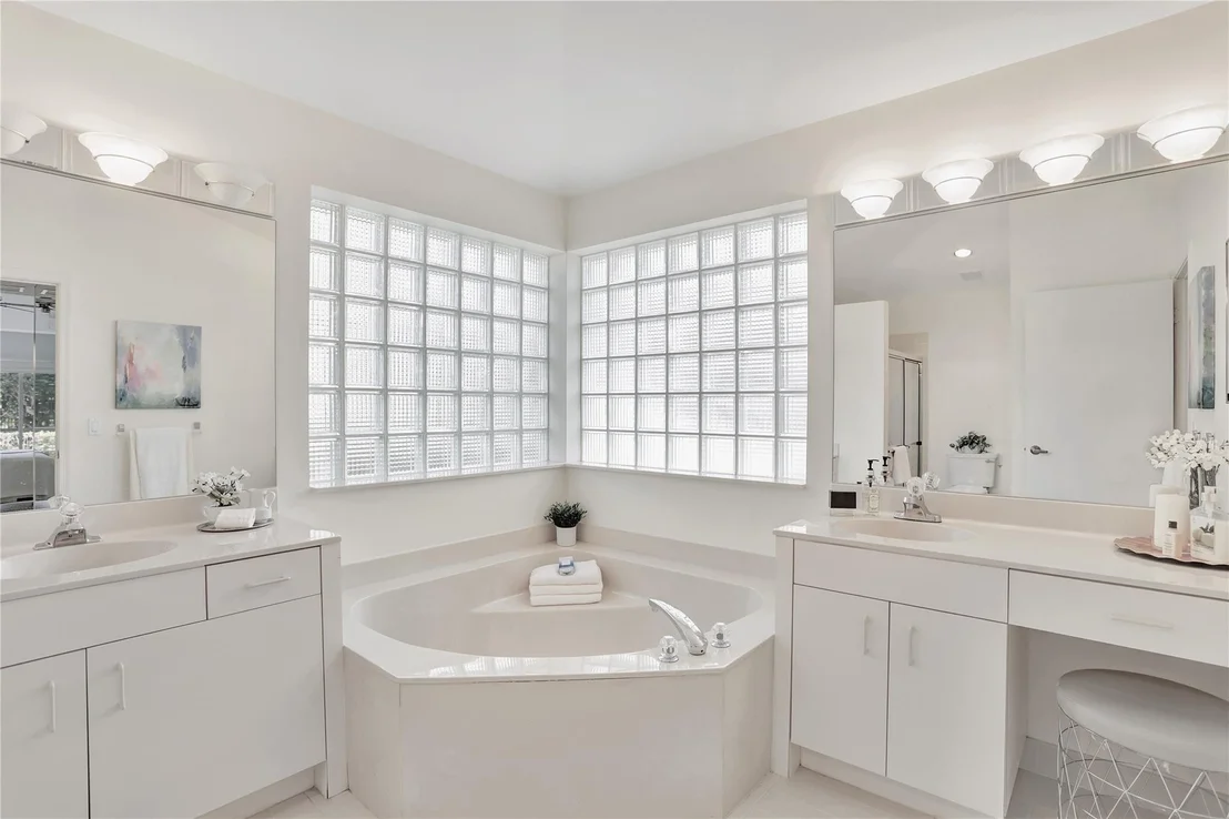 Photo of 804 Heron Road