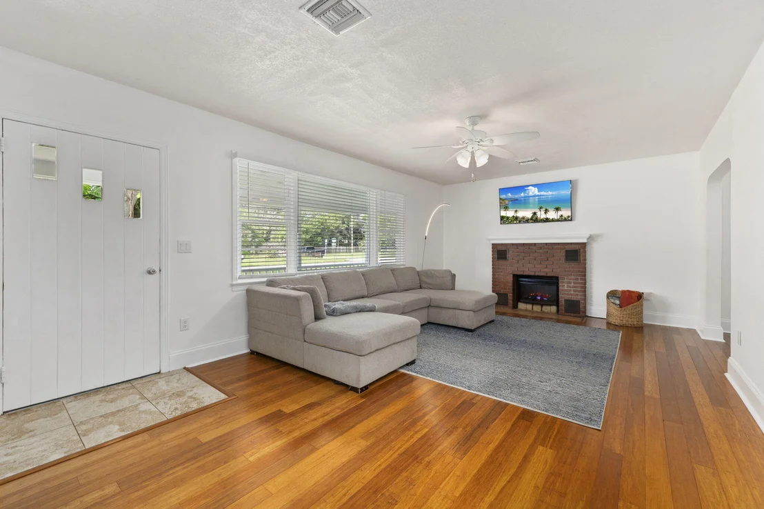Photo of 1126 Pine Avenue