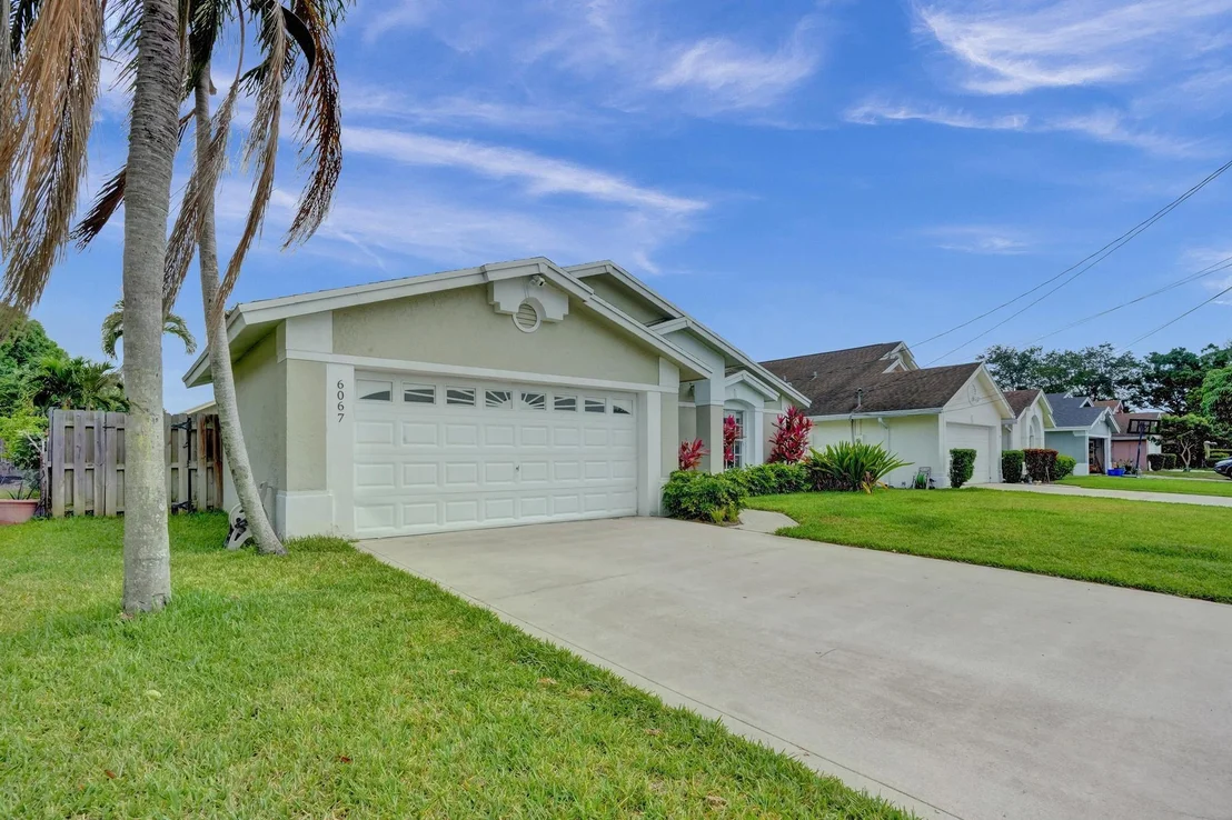 Photo of 6067 Hollywood Street