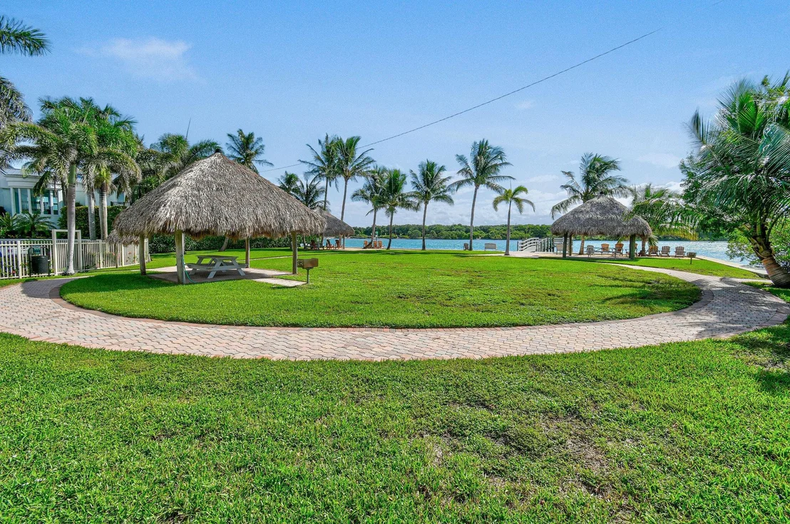 Photo of 3367 Cove Road