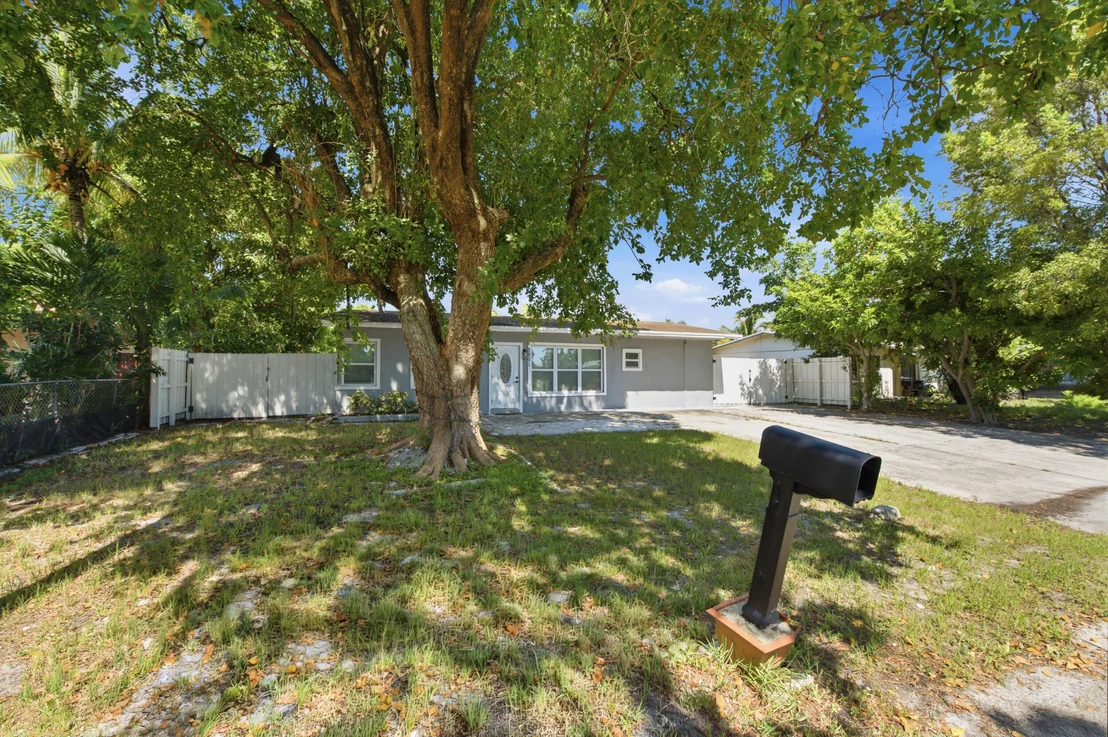 Photo of 2801 NE 8TH Terrace