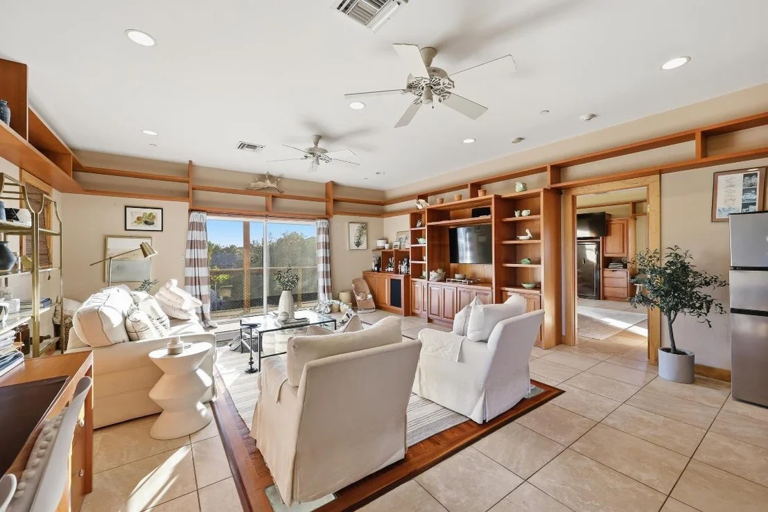 Photo of 953 Thayer Lane