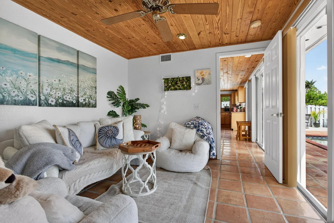 Photo of 900 SE 3rd Terrace