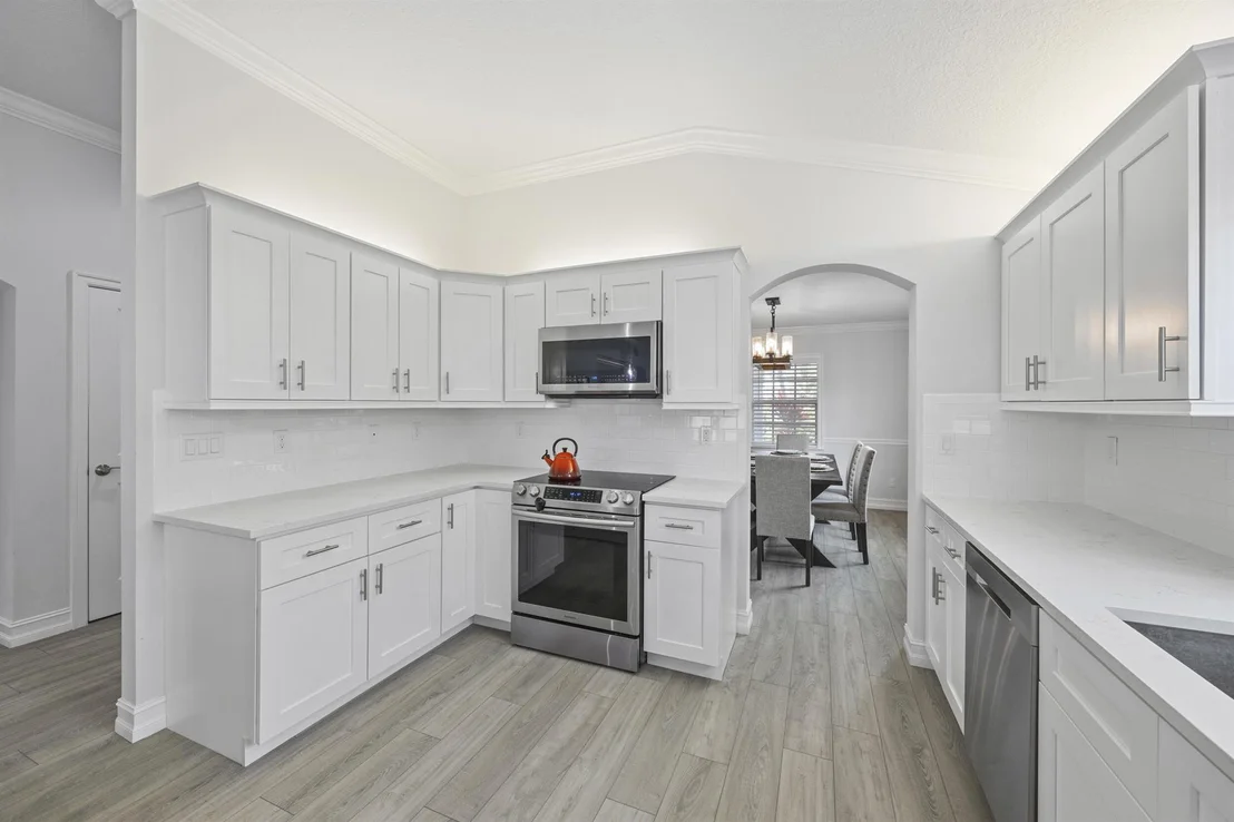 Photo of 17574 Cinquez Park Road E