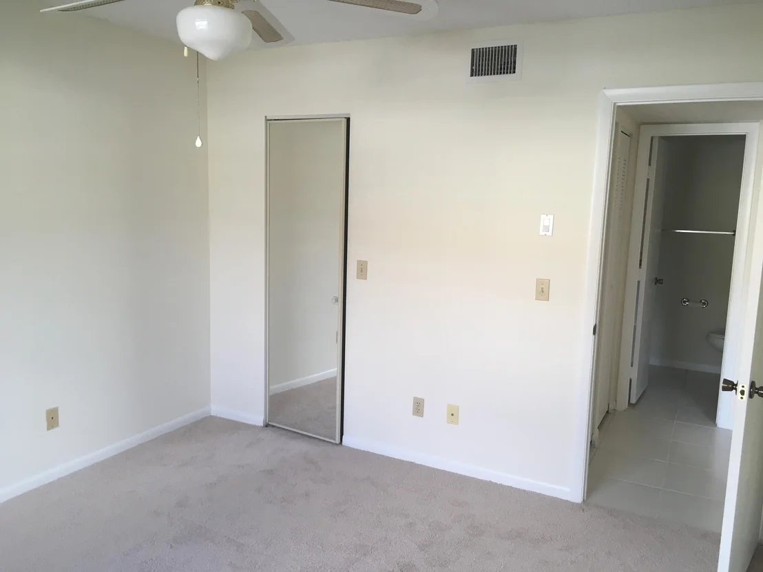 Photo of Unit E at 1001 Pinecrest Circle