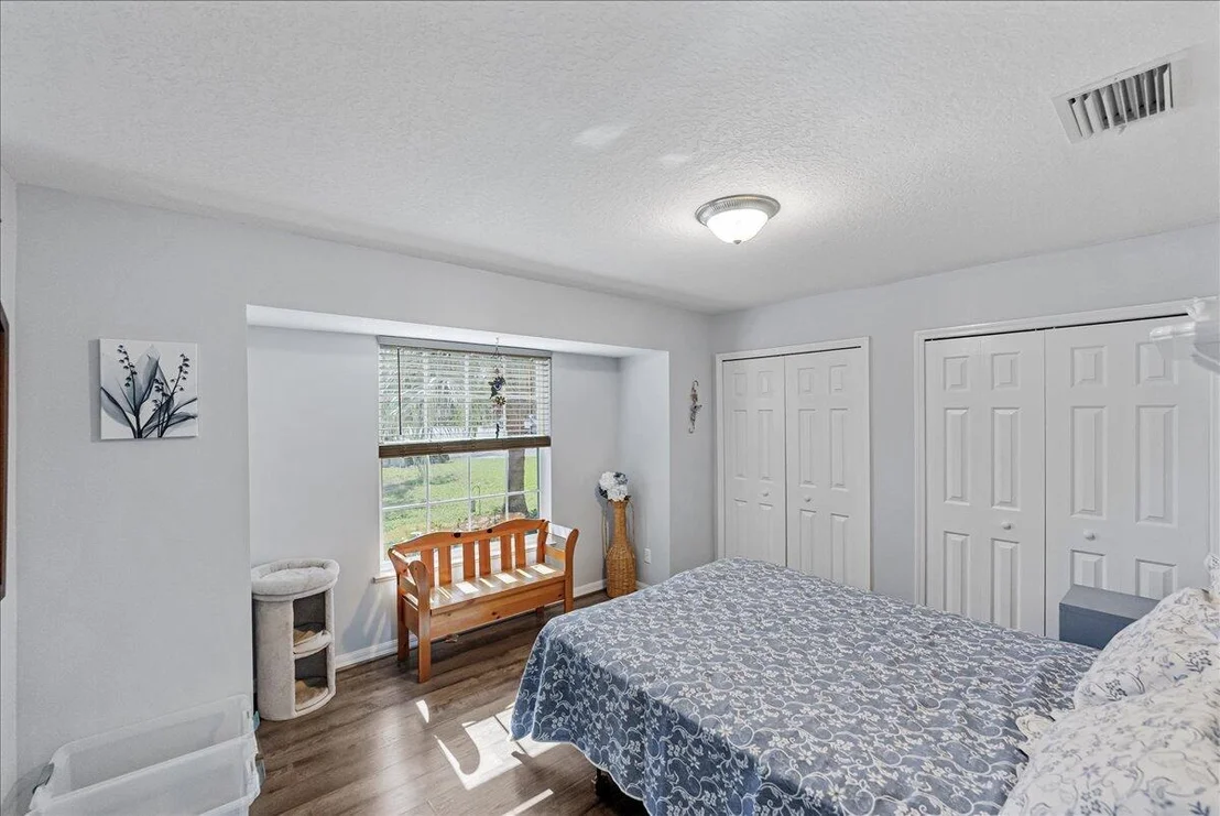 Photo of 552 6th Lane