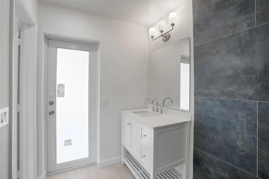 Photo of 1011 SE 7th Avenue