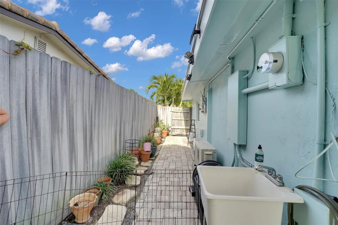 Photo of 17 SE 9th Avenue