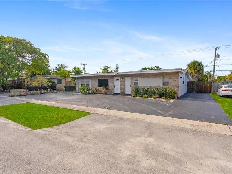 Photo of 311 W Sample Road