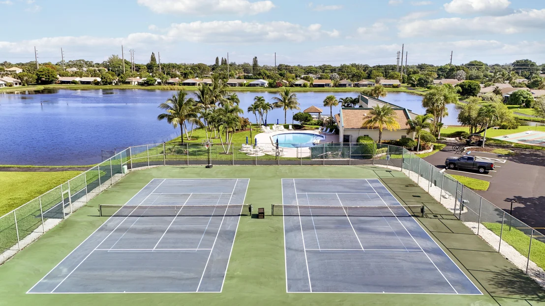 Photo of 5481 Mirror Lakes Boulevard