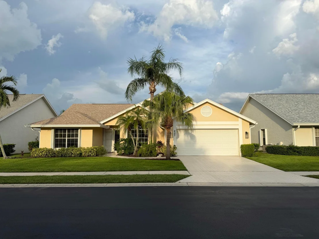Photo of 237 MOCCASIN Trail W