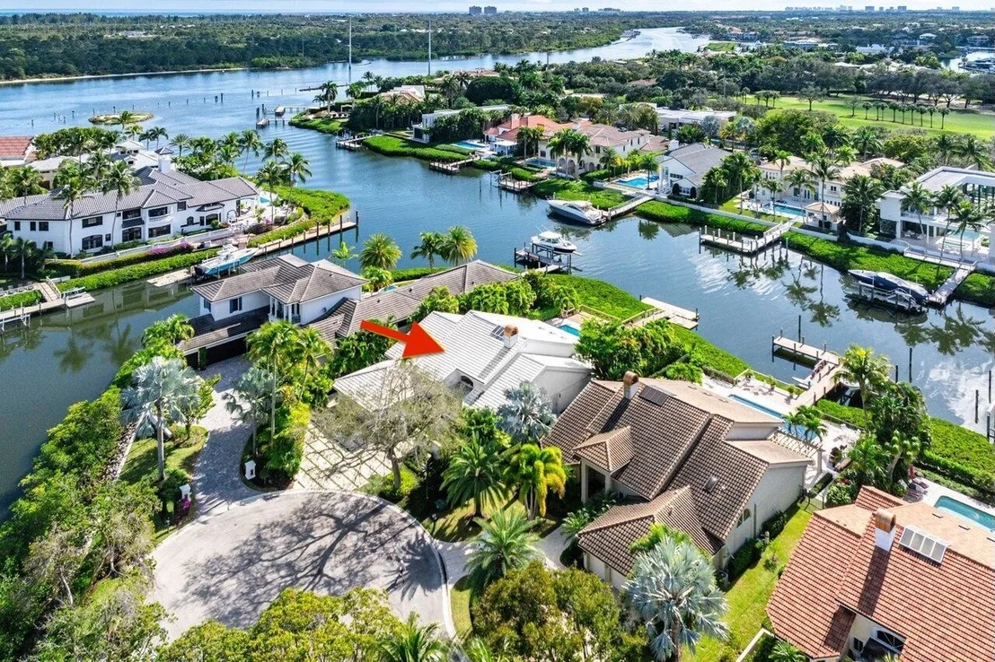 Photo of 215 Island Drive