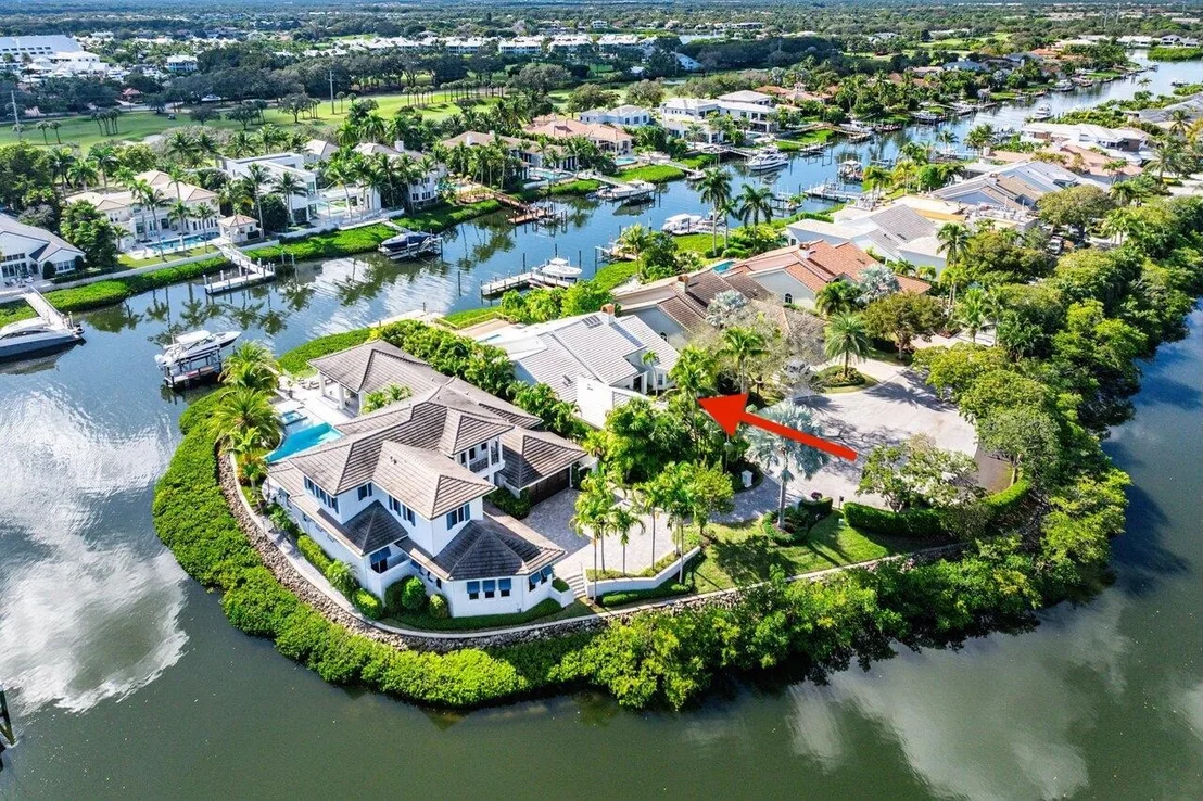 Photo of 215 Island Drive