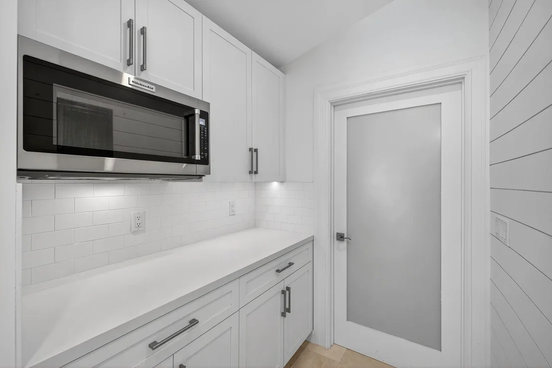 Photo of 990 SE 7th Avenue