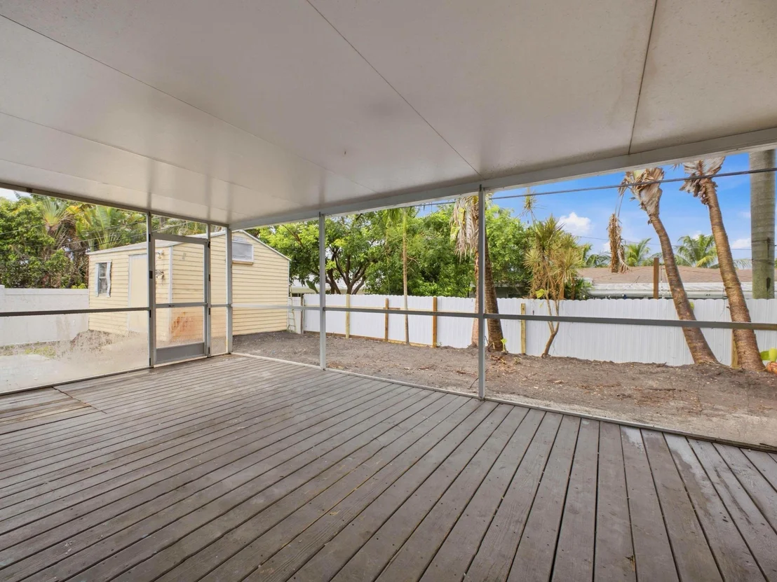 Photo of 1421 Crest Drive