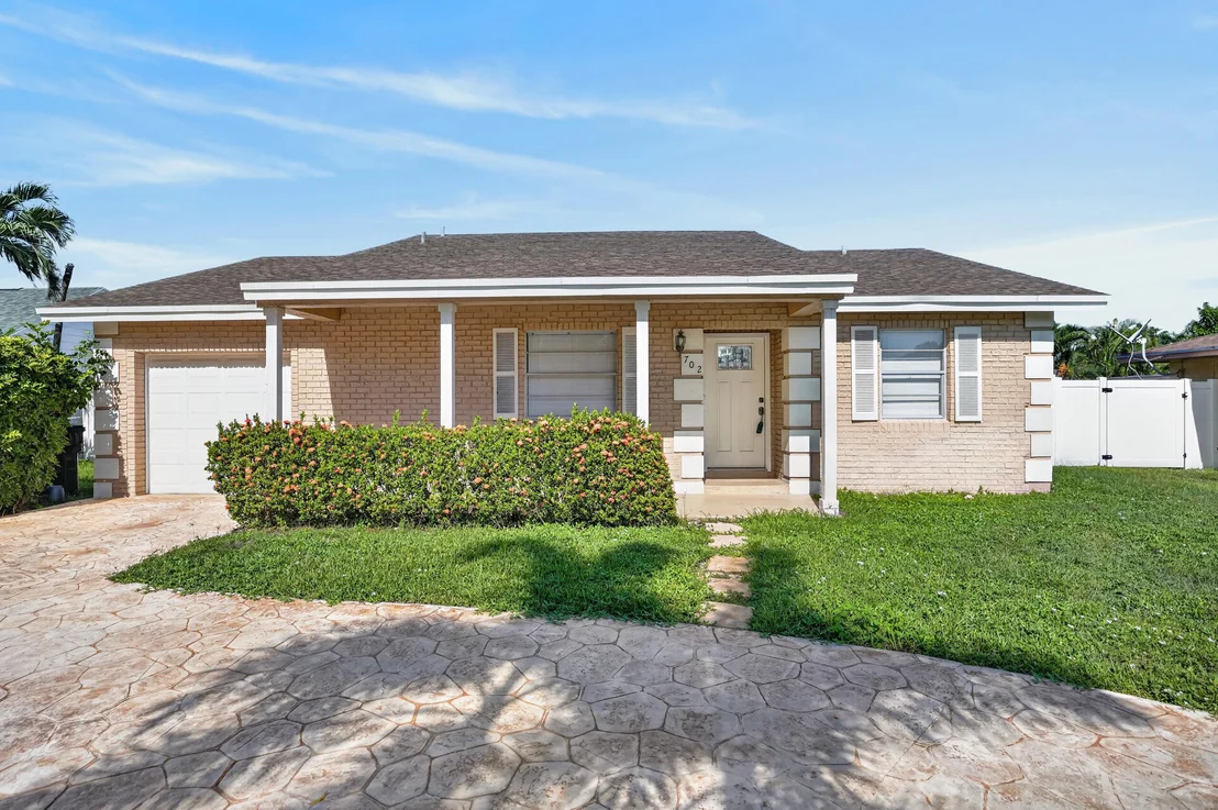 Photo of 702 PLACE TAVANT